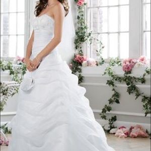 Strapless wedding gown, size 6